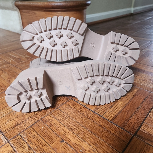 Universal Thread Women Ankle Boots Taupe Suede Chunky Heel Side Zip Lug Sole S-8 - Picture 4 of 12